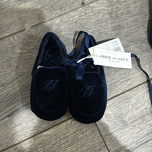 NEW • Janie and Jack • Boys Connor Velvet Logo Slipper Navy Blue - Picture 2 of 3